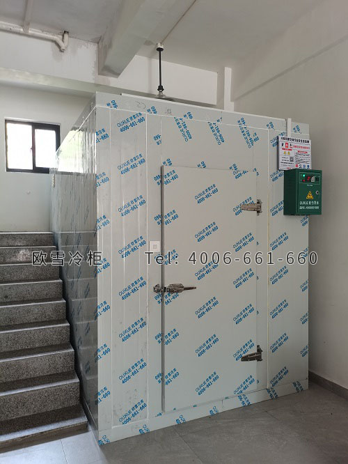 水果店保鮮冷庫(kù)安裝.jpg